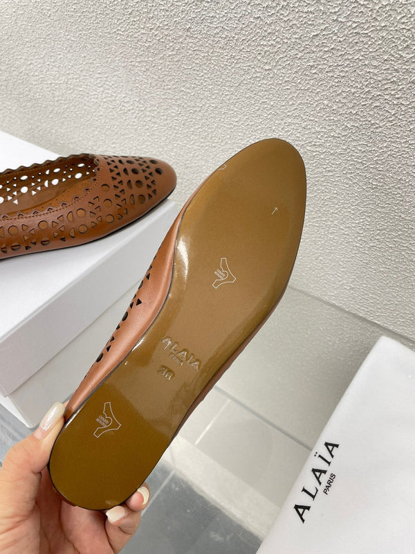 ALAIA BALLET FLAT IN CARAMEL BROWN MESH LAMBSKIN