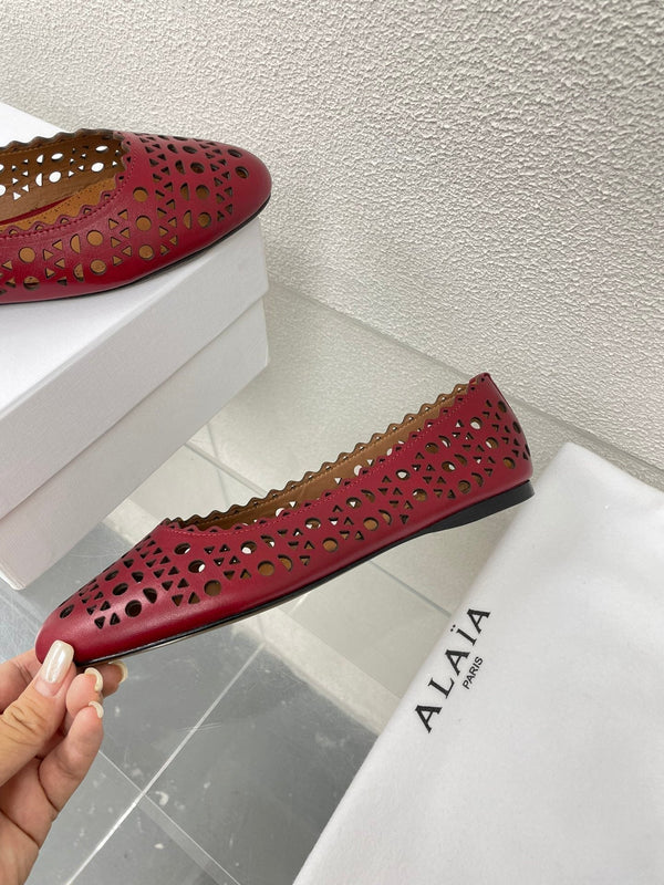 ALAIA BALLET FLAT IN BURGUNDY RED MESH LAMBSKIN