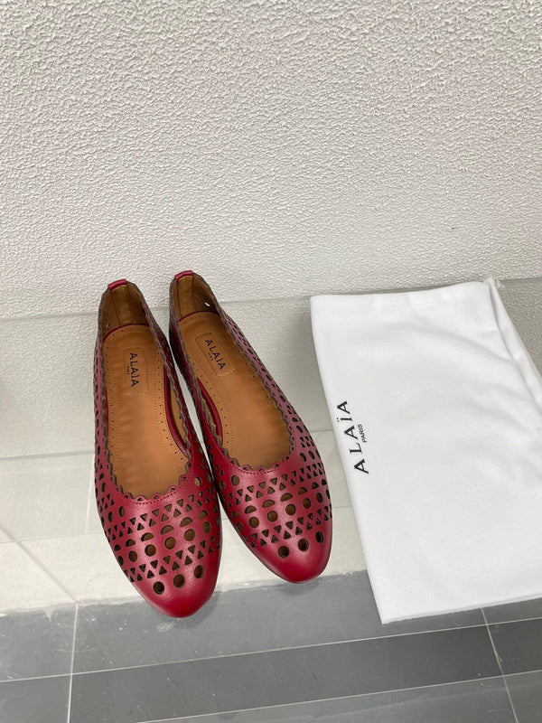 ALAIA BALLET FLAT IN BURGUNDY RED MESH LAMBSKIN