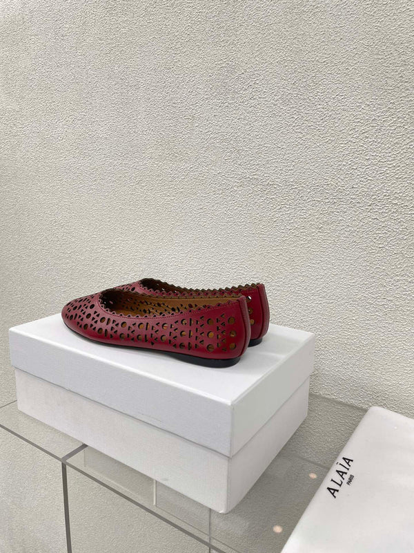 ALAIA BALLET FLAT IN BURGUNDY RED MESH LAMBSKIN