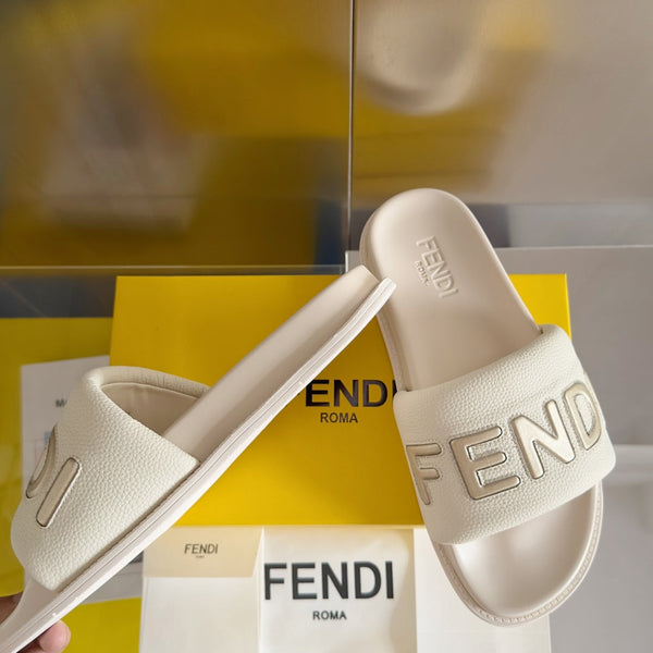 FENDI ROMA SLIDE IN WHITE GRAINED CALFSKIN WITH LOGO