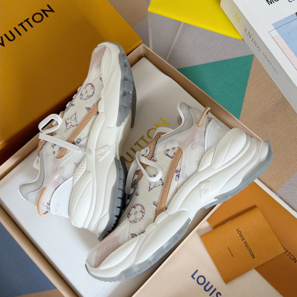 Sneaker LV Run 55 da 55 mm, tessuto jacquard monogrammato bianco misto marrone beige