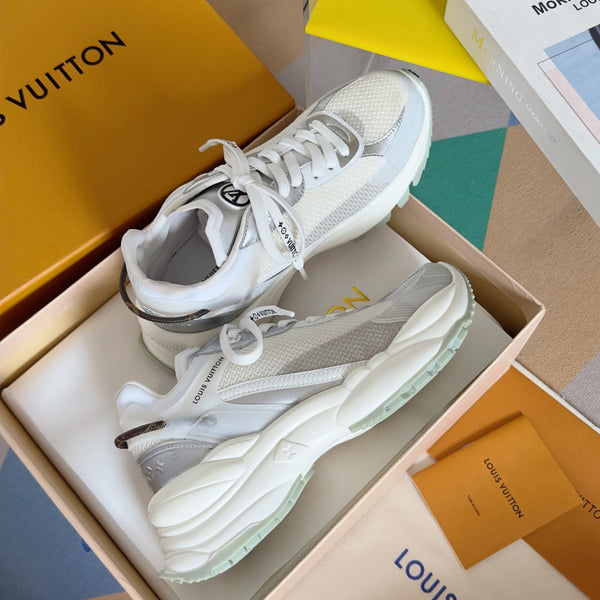 Sneaker LV Run 55 da 55 mm in tessuto jacquard grigio misto bianco
