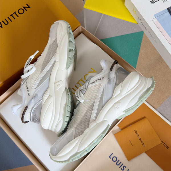 Sneaker LV Run 55 da 55 mm in tessuto jacquard grigio misto bianco
