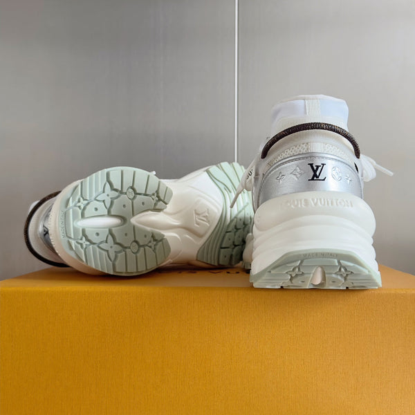 Sneaker LV Run 55 da 55 mm in tessuto jacquard grigio misto bianco