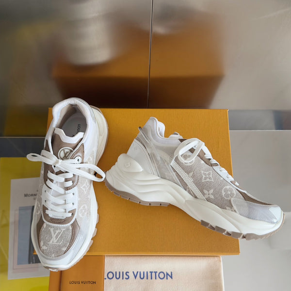 Sneaker LV Run 55 da 55 mm in tessuto jacquard monogrammato bianco misto marrone