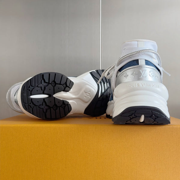 Sneaker LV Run 55 da 55 mm in tessuto jacquard monogrammato blu scuro misto bianco