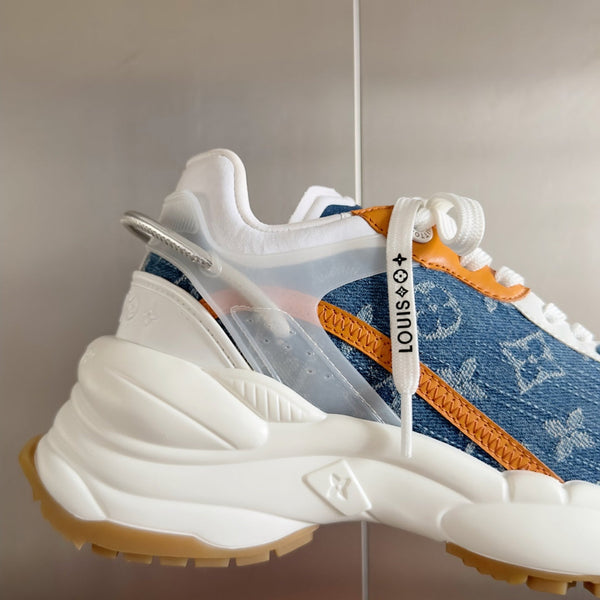 Sneaker LV Run 55 da 55 mm in tessuto jacquard monogrammato azzurro misto arancione