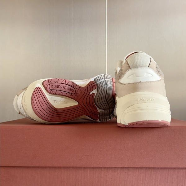 LP x NB 990v6 Sneaker 45mm white grey dark pink calfskin and mesh fabric