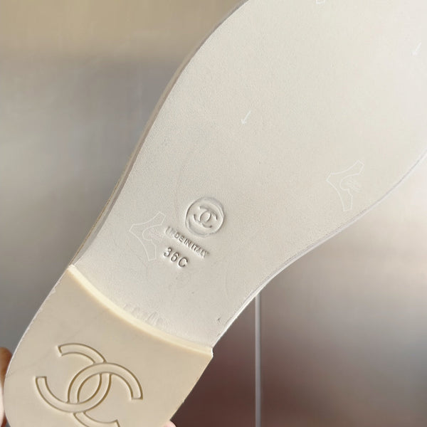 CC Moccasins 15mm White Suede