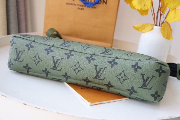 LV M82800 Pochette Voyage Souple Green Monogram Canvas 179417