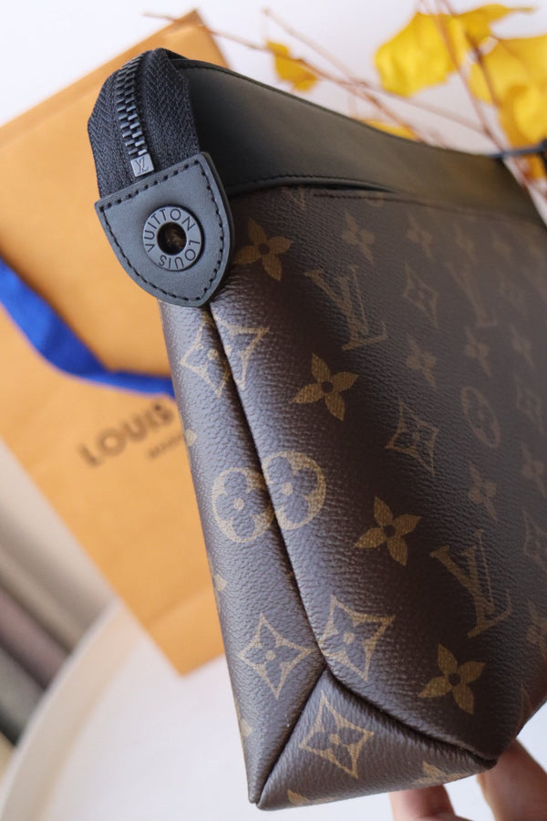 LV M82543 Pochette Voyage Souple Brown Monogram Eclipse Canvas 179418