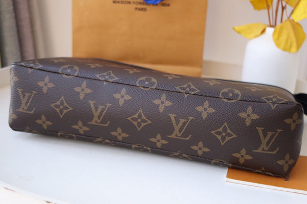 LV M82543 Pochette Voyage Souple Brown Monogram Eclipse Canvas 179418