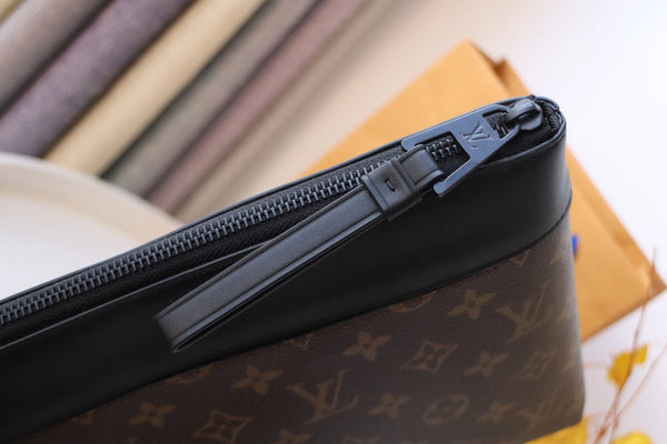 LV M82543 Pochette Voyage Souple Brown Monogram Eclipse Canvas 179418