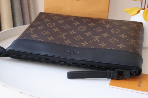 LV M82543 Pochette Voyage Souple Brown Monogram Eclipse Canvas 179418