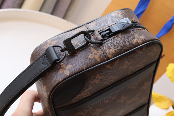 LV Pochette Kasai Clutches Monogram Canvas & Cowhile 175198