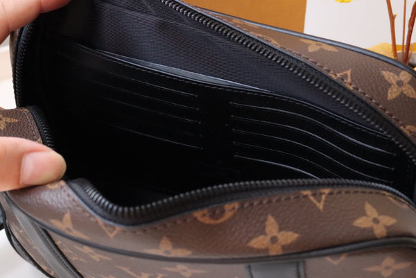 LV Pochette Kasai Clutches Monogram Canvas & Cowhile 175198