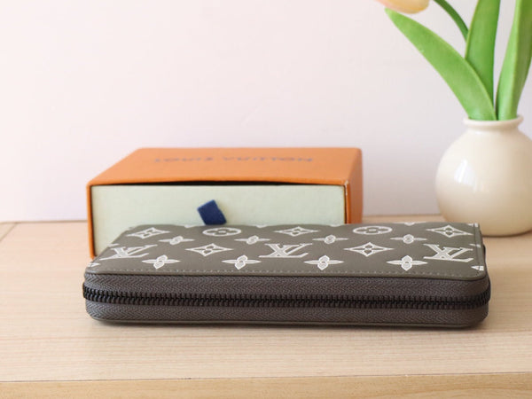 LV M12578 Zipper Wallet Anthracite Grey Monogram Cowhide 224284
