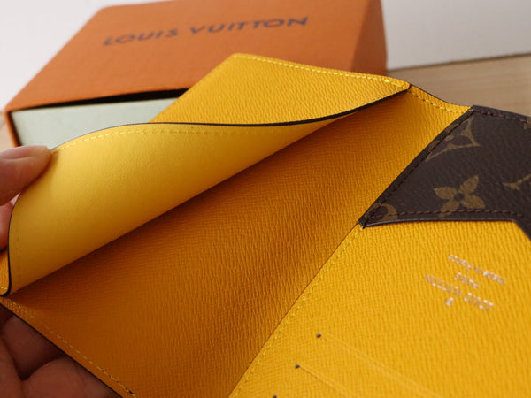 LV M82862 Portapassaporto in tela monogramma gialla 224117