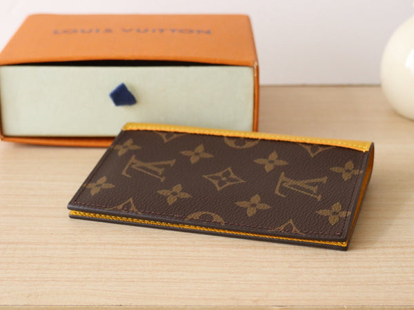 LV M82862 Portapassaporto in tela monogramma gialla 224117