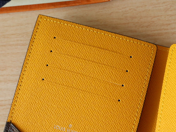 LV M82862 Portapassaporto in tela monogramma gialla 224117