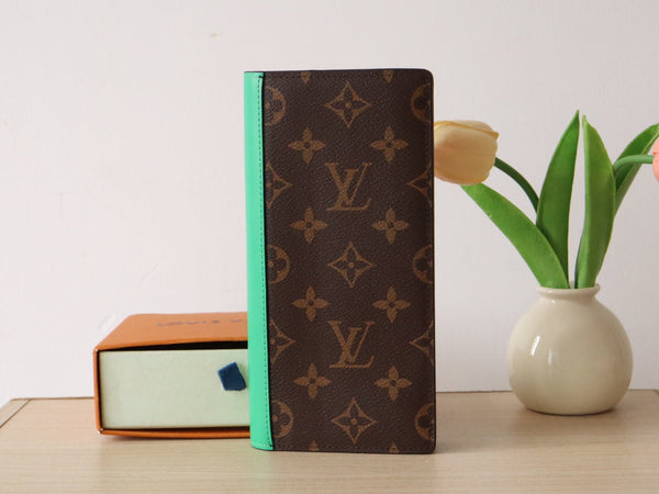 LV M81538 Brazza Wallet Green Monogram Canvas & Calfskin 224093