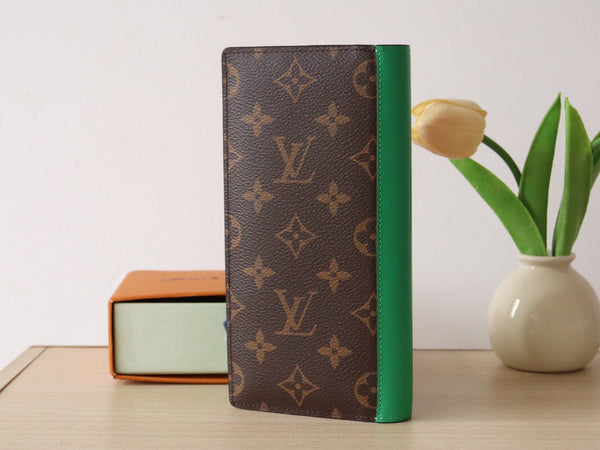 LV M81538 Brazza Wallet Green Monogram Canvas & Calfskin 224093