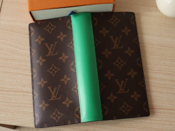 LV M81538 Brazza Wallet Green Monogram Canvas & Calfskin 224093