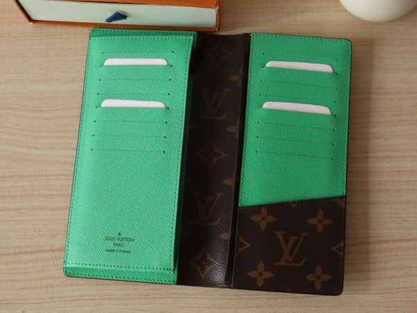 LV M81538 Brazza Wallet Green Monogram Canvas & Calfskin 224093