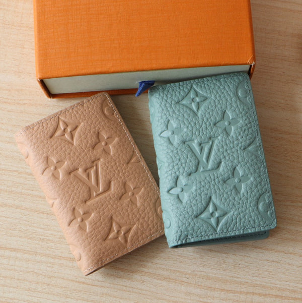 Organizer tascabile LV Monogram in pelle di mucca Taurillon grana