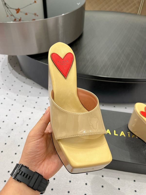 Alaila High Sandal 115mm In Beige Glossy Lambskin 954870