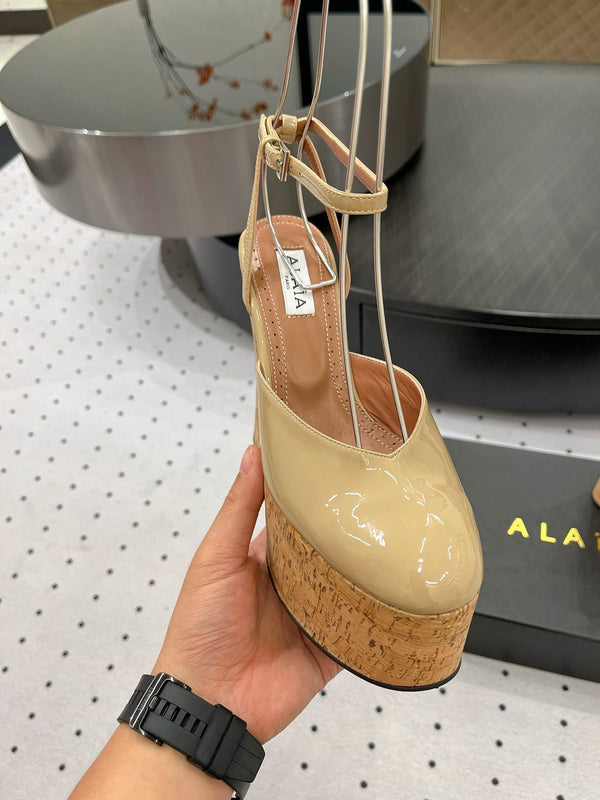 Alaila Wedge Sandals 115mm In Beige Glossy Lambskin 954881