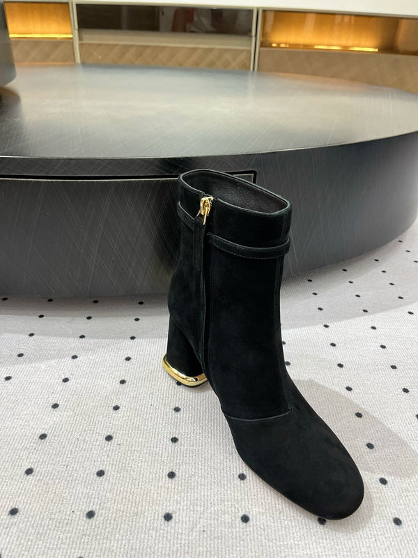 Viv Simple Elegant Boots Black Sheep Suede 365208