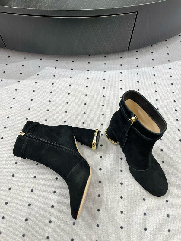 Viv Simple Elegant Boots Black Sheep Suede 365208