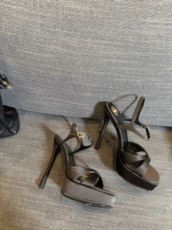 SANDALI CON PLATEAU DEBBIE IN RASO NERO