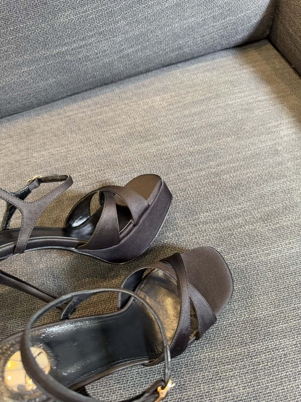 SANDALI CON PLATEAU DEBBIE IN RASO NERO