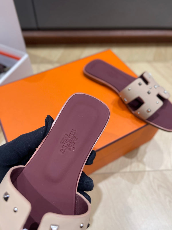 HM 25 Oran sandal Calfskin and Studs 245723