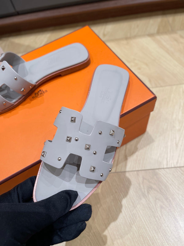 HM 25 Oran sandal Calfskin and Studs 245723