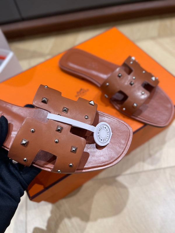 HM 25 Oran sandal Calfskin and Studs 245723