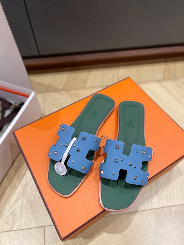 HM 25 Oran sandal Calfskin and Studs 245723