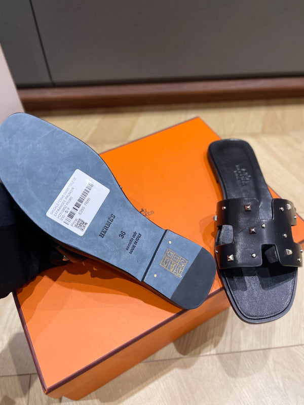 HM 25 Oran sandal Calfskin and Studs 245723