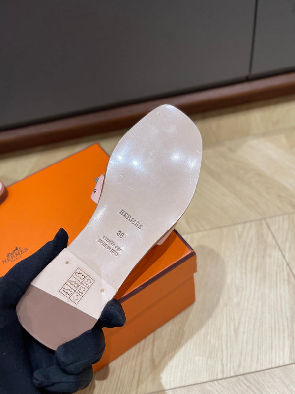 HM 25 Oran sandal Calfskin and Studs 245723