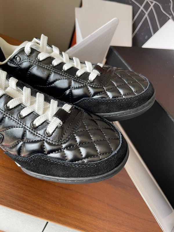 CC 26ss Baskets basses en cuir noir 623159