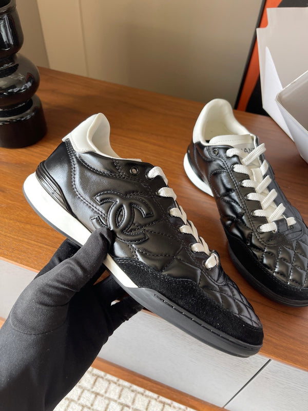 CC 26ss Baskets basses en cuir noir 623159