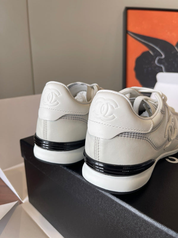 CC Baskets basses 26ss en cuir ivoire 623165
