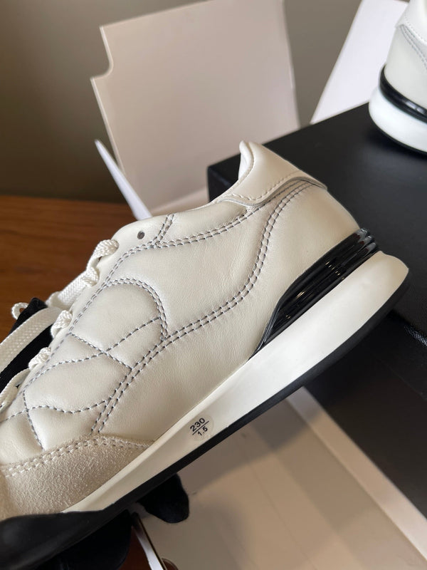 CC Baskets basses 26ss en cuir ivoire 623165