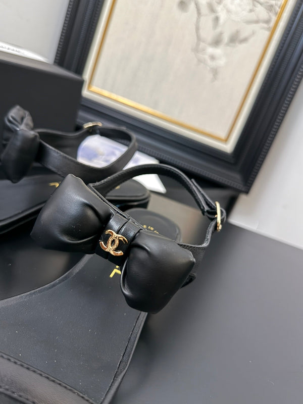 CC 25 Bow Attached Sandals Black Sheepskin 233421