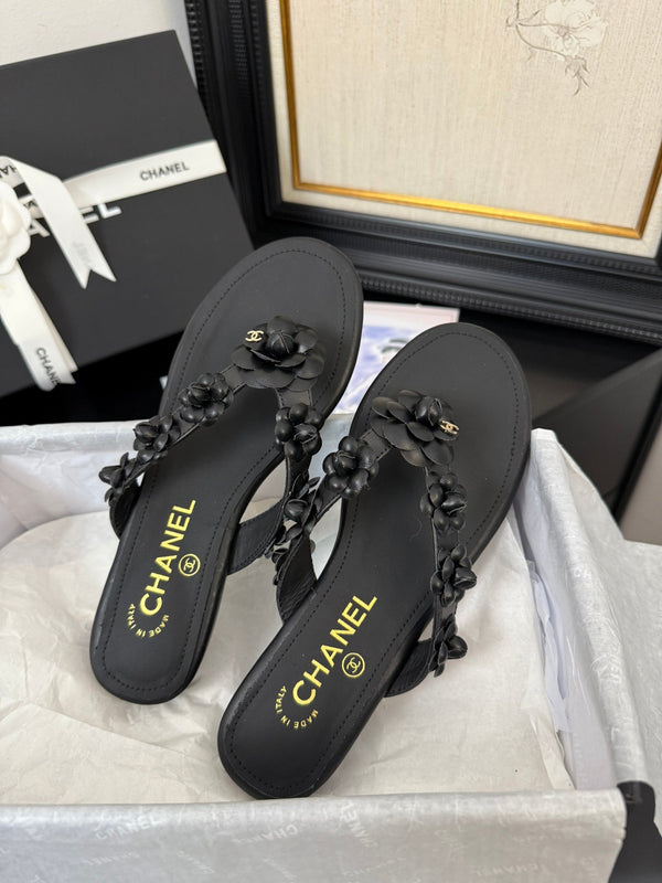 CC 25 Flower Thong Slippers Black Cowhide 233414