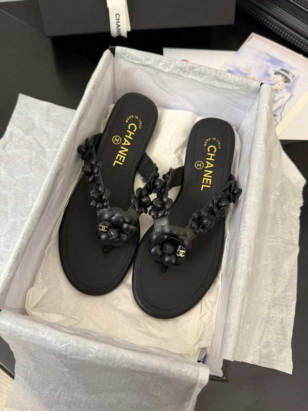 CC 25 Flower Thong Slippers Black Cowhide 233414