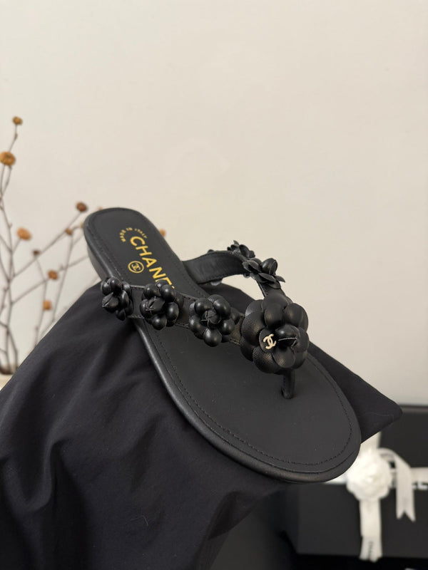 CC 25 Flower Thong Slippers Black Cowhide 233414